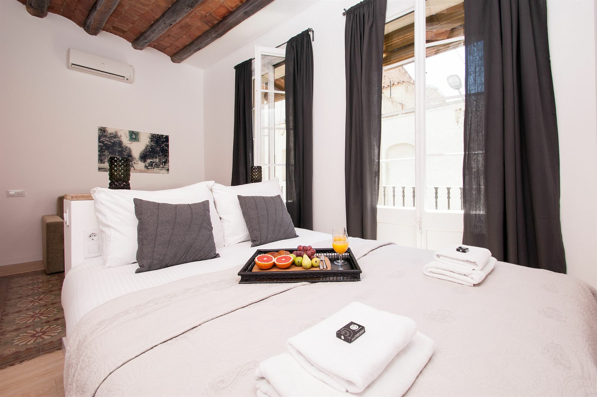 Short Stay Group Gracia Serviced Apartments บาร์เซโลนา ภายนอก รูปภาพ
